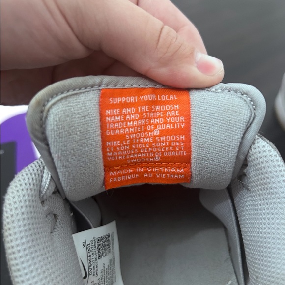 Nike Gray and White Men's Sneakers - Picture 9 of 16